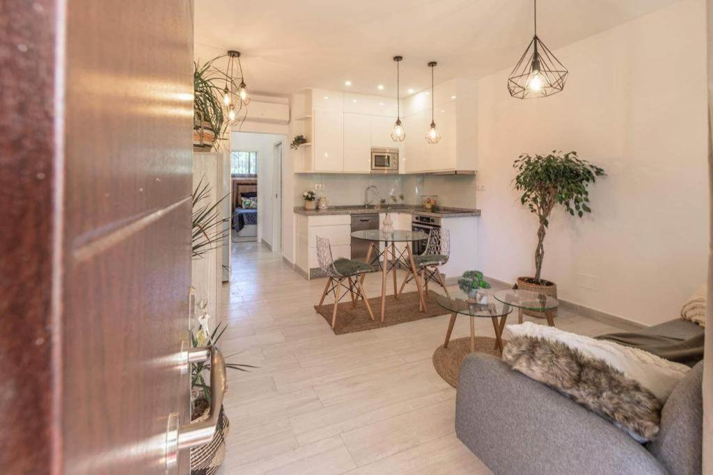 Beautiful And Elegant One Bedroom Apartment ฟูเอนฮิโรลา ภายนอก รูปภาพ